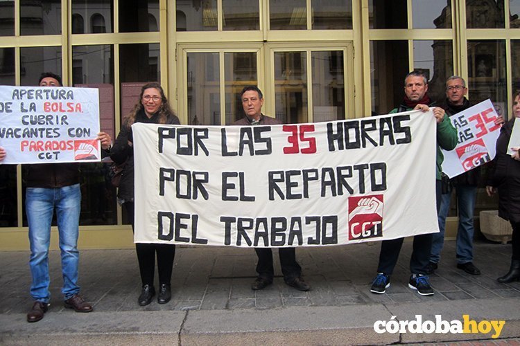 Protesta de CGT delante del Ayuntamiento, en una imagen de archivo