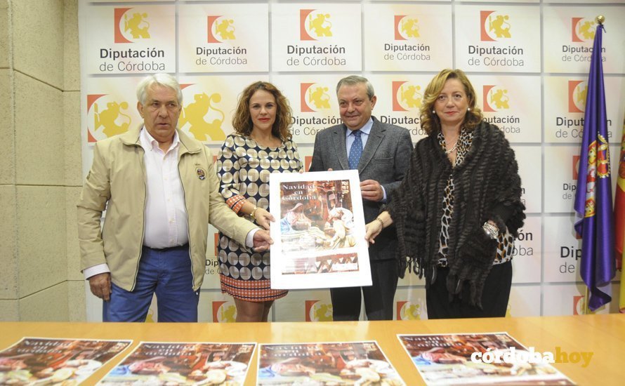 Aurora Barbero, Francisco Alcalede y miembros de la Asociación Belenista presentando el cartel de Navidad