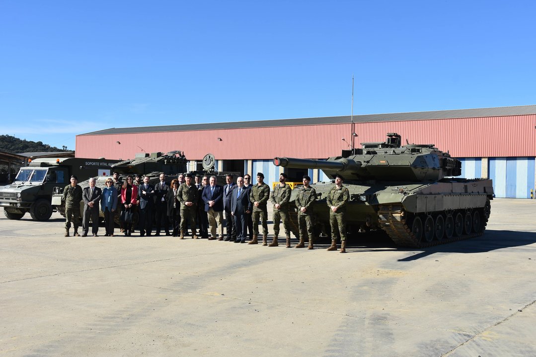 Miembros de CECO en la base militar de Cerro Muriano
