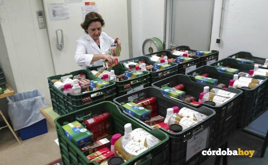Reparto de alimento en el Hospital San Juan de Dios de Córdoba