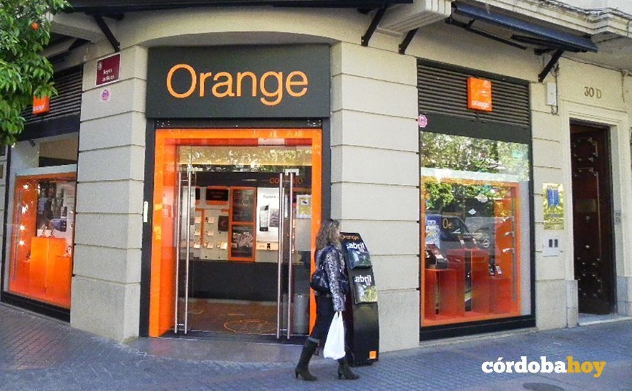 Tienda de Orange en la calle Reyes Católicos