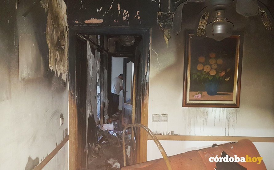 Efectos del fuego en la vivienda de Levante que salió ardiendo 8