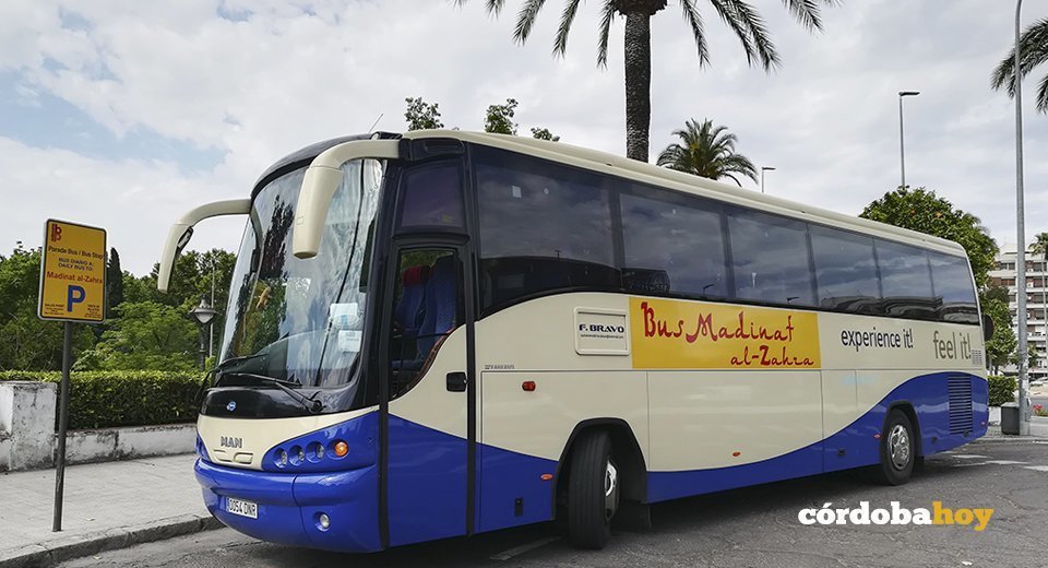 Autobús a Medina Azahara en la Glorieta de la Media luna