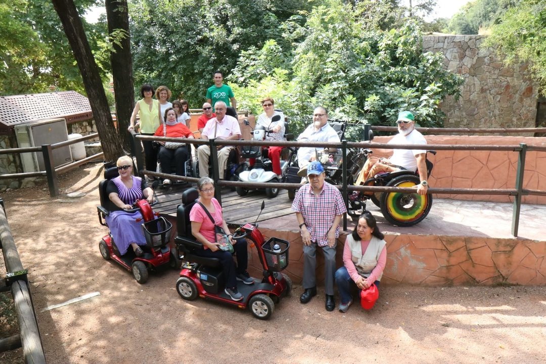 Visita de personas con movilidad reducida al zoológico de Córdoba