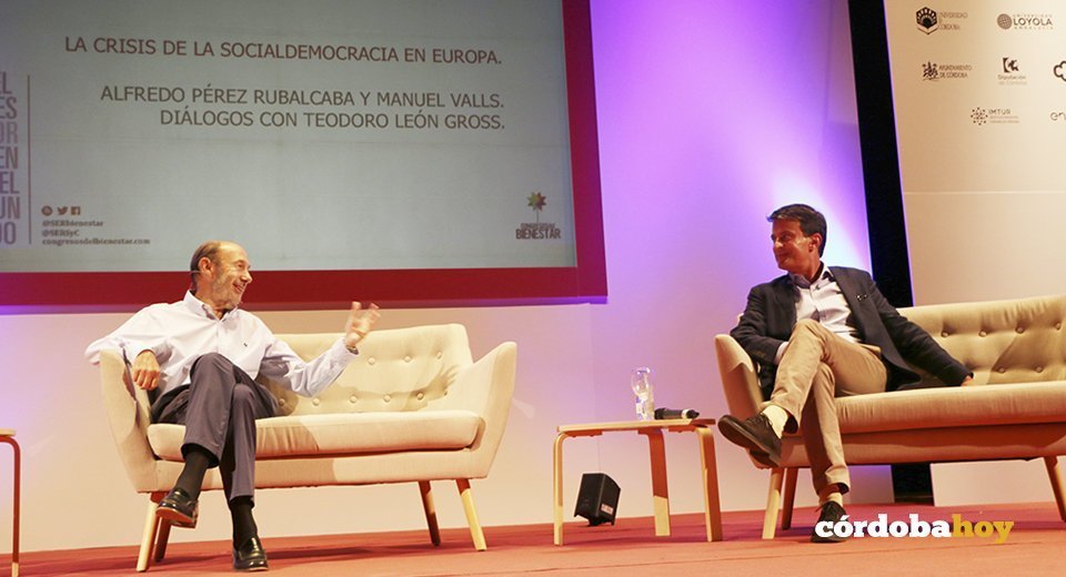 Alfredo Pérez Rubalcaba y Manuel Valls en el Congreso de la SER sobre bienestar