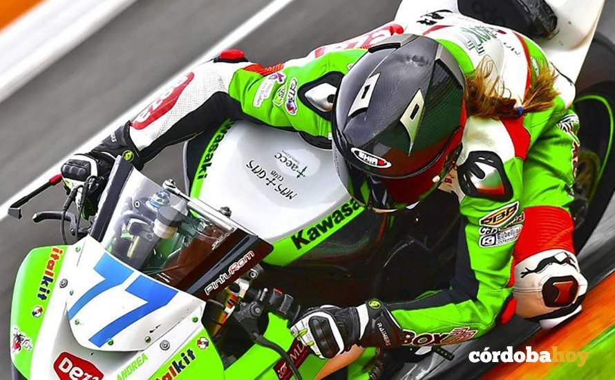 Andrea Sibaja sobre su Kawasaki