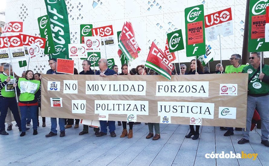 Protesta de trabajadores de Justicia ante la Ciudad de la Justicia de Córdoba