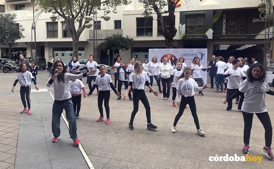 Flashmob en Gran Capitán contra la enfermedad inflamatoria intestinal