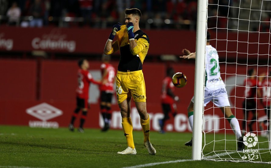 La desesperación de Marcos Lavín ante uno de los goles del Mallorca