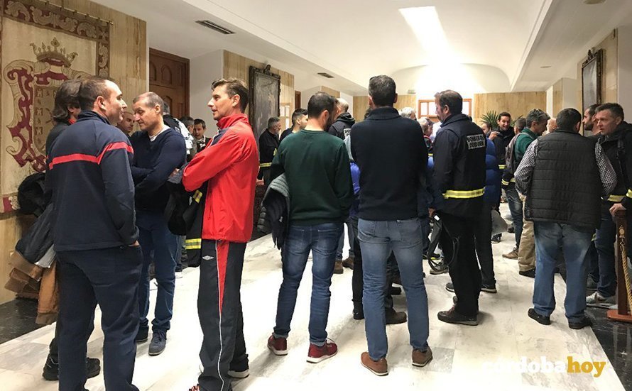 Asamblea de bomberos del SEIS en el Ayuntamiento de Córdoba