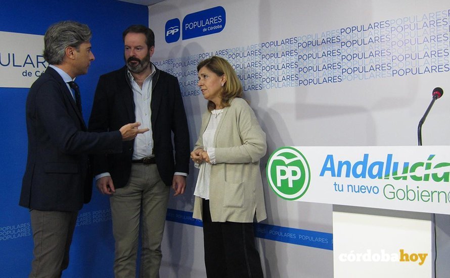Andrés Lorite, Adolfo Molina y María Jesús Botella, en la sede del PP