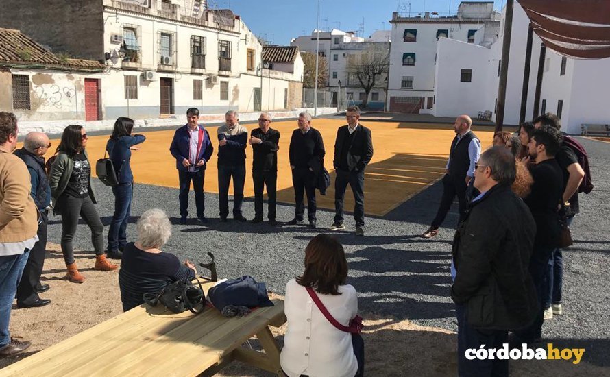 Reunión entre la GMU y vecinos por el solar del Cine Andalucía