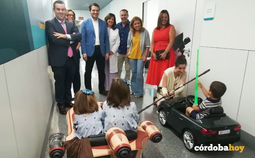 Entrega de los coches eléctricos infantles al Hospital Quirónsalud Córdoba