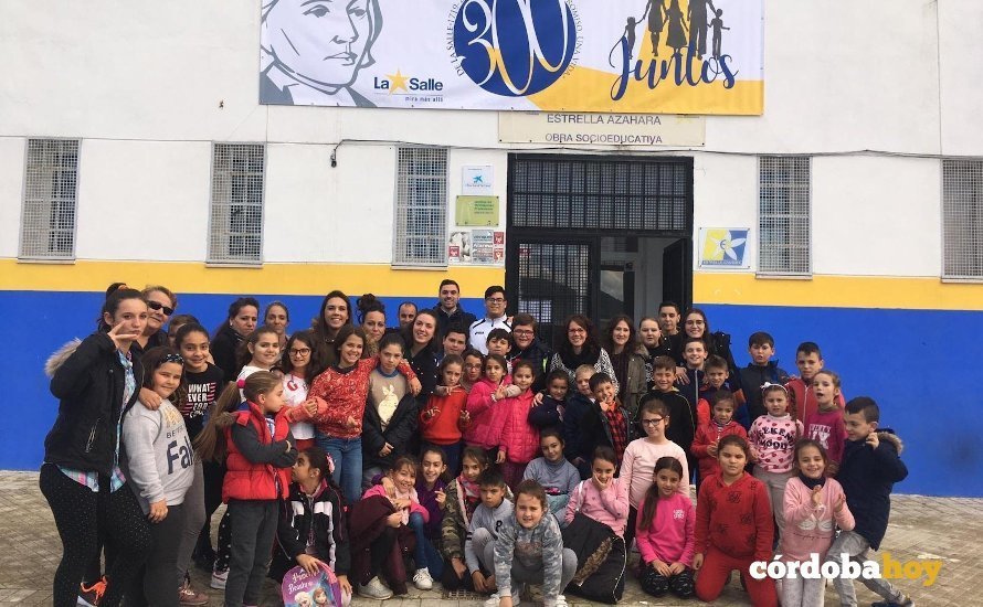 Algunos de los 120 niños del Proyecto de la Asociación Estrella Azahara financiado por el Cabildo