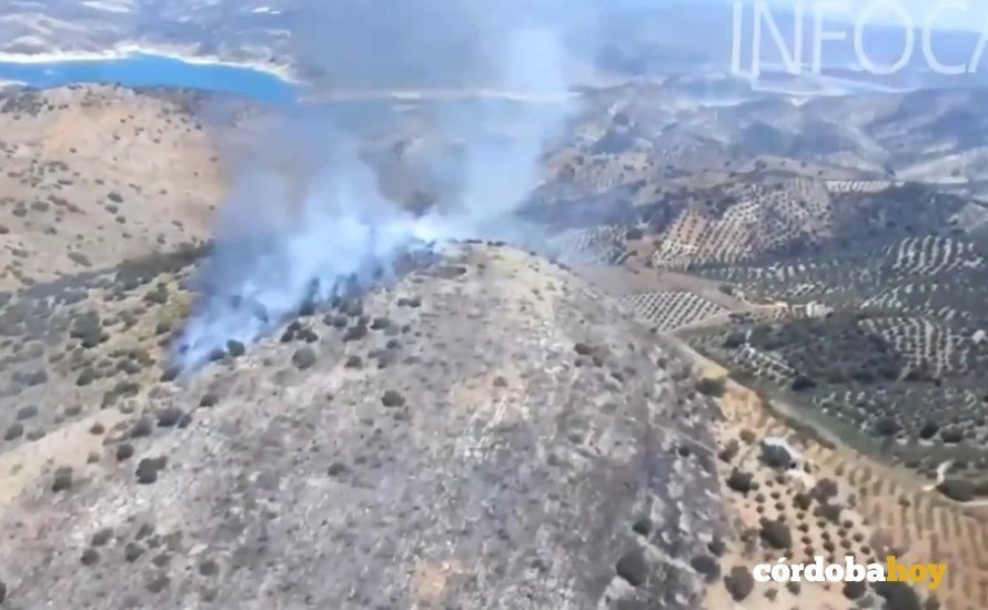 Imagen del incendio capturada de un vídeo del Plan Infoca