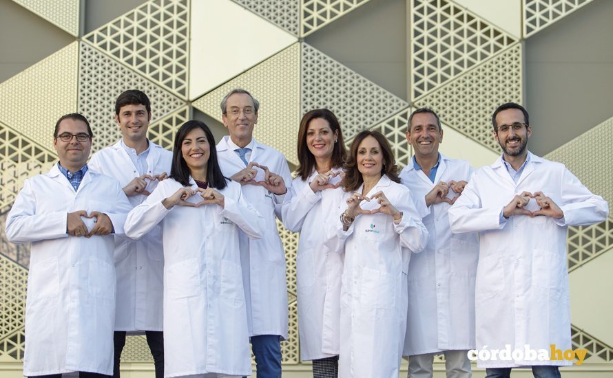 Los especialistas del servicio de Cardiología del Hospital Quirónsalud Córdoba, dirigido por el doctor Manuel Anguita (centro)