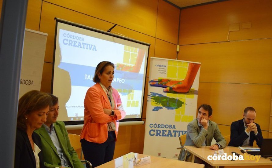 La concejala de Cultura, Blanca Torrent, en la reunión para el mapeo de agentes culturales