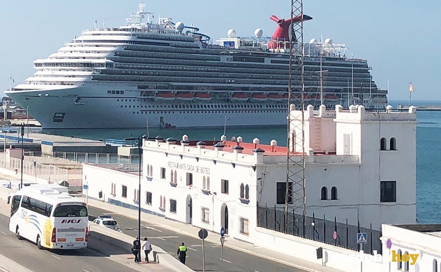 Uno de los cruceros que llegan al Puerto de Málaga