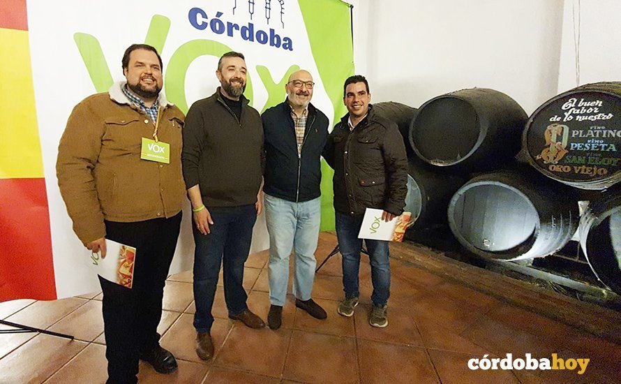 Simpatizantes y políticos de Vox en Córdoba