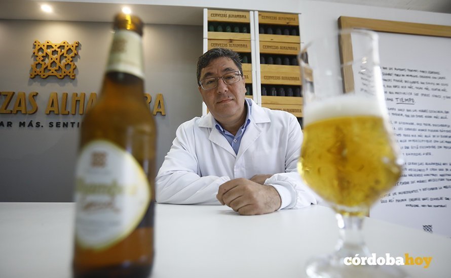 Antonio Blancas, maestro cervecero de Mahou San Miguel, posa para Córdoba Hoy 6