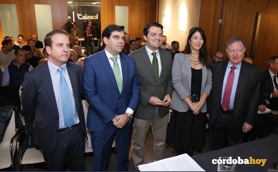 El alcalde junto a responsables de Emacsa, Cajasol y AEAS en la jornada técnica sobre aguas potables