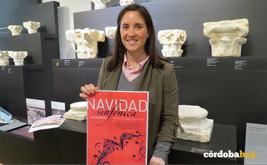 La delegada de Turismo, Cristina Casanueva, presentando la agenda de Navidad en el Museo Arqueológico
