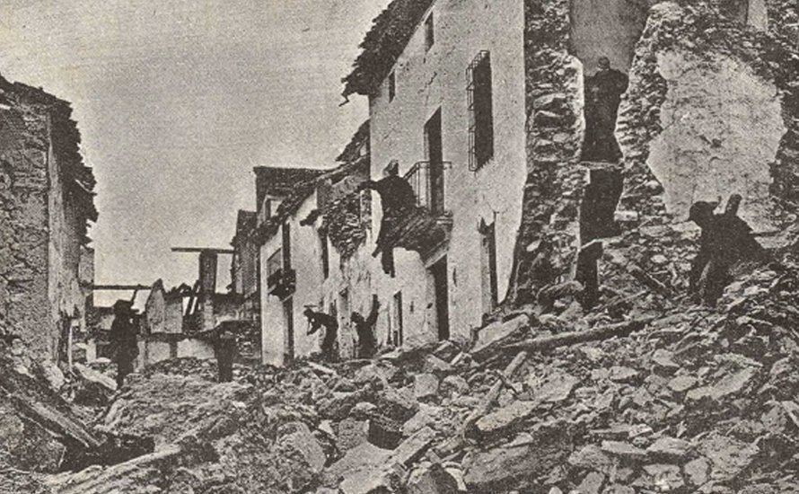 Efectos del terremotode 1884 en la calle mayor de Arenas FOTO el indepndiente de granada