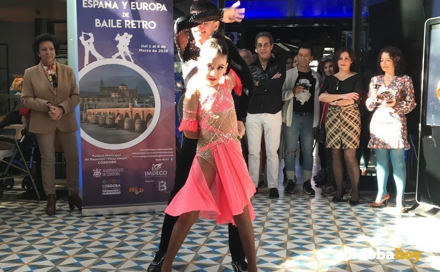 Exhibición de baile retro en el Mercado Victoria
