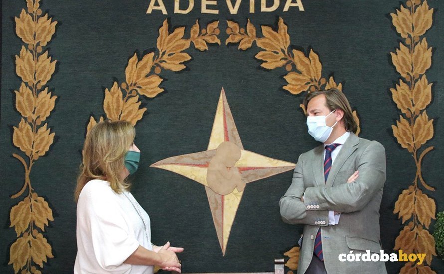 Isabel Guerrero y Antonio Repullo en la sede de Adevida en Córdoba