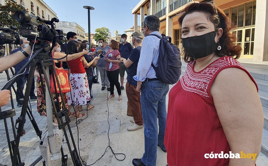 La edil socialista Alicia Moya en la rueda de prensa de ayer del comité de empresa de Cecosam