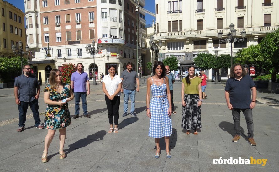 Martina Velarde en las Tendillas, junto a los miembros de la nueva dirección de Podemos en Andalucía