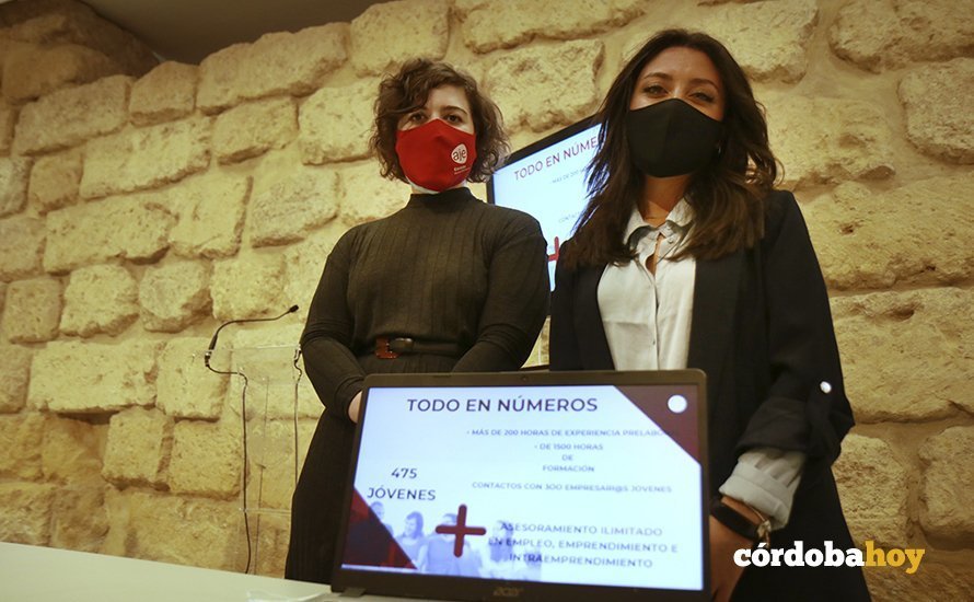 Ana Espejo y Cintia Bustos en la presentación del plan