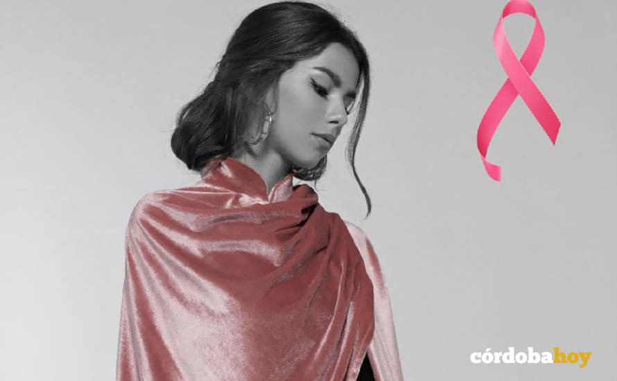 Capa solidaria de Matilde Cano contra el cáncer de mama