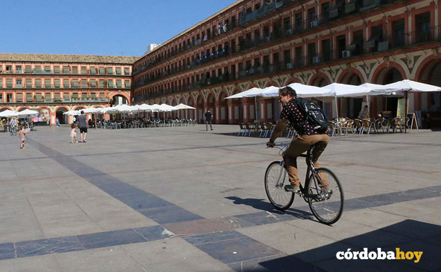 Bicicleta en la Plaza de La Corredera