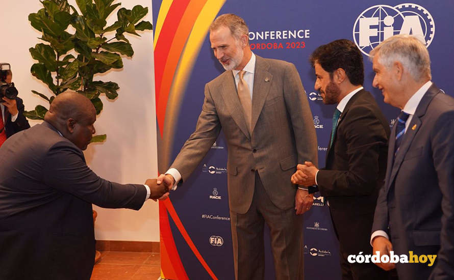 El Rey en su visita a los responsables de los organizadores de la Conferencia de la FIA en Córdoba