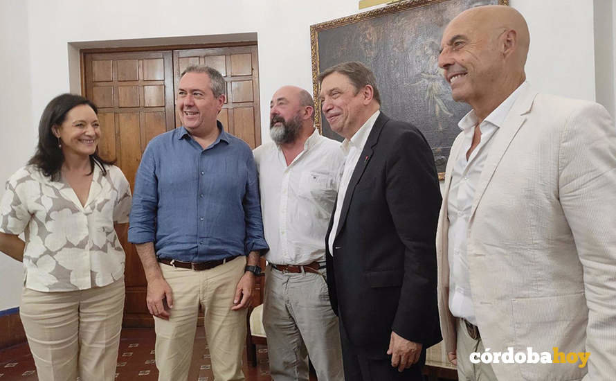 Luis Planas y Juan Espadas, con Rafi Crespín y Antonio Hurtado en la visita al antiguo Rectorado de la UCO