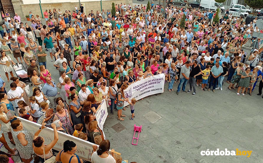 La Asociación de Mujeres Ventana Abierta en la concentración de Villanueva de Córdoba del miércoles