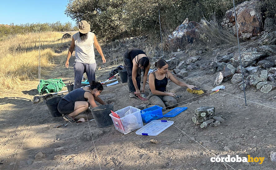 Proyecto de excavación arqueológica del poblado prehistórico en el entorno del Peñón de Peñarroya-Pueblonuevo