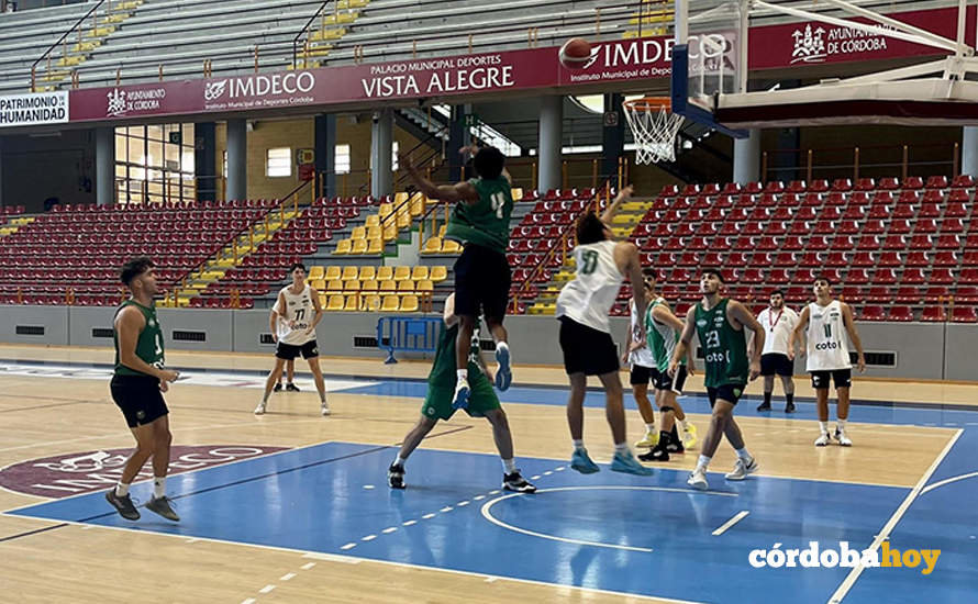 El Coto Córdoba Baloncesto en un entrenamiento