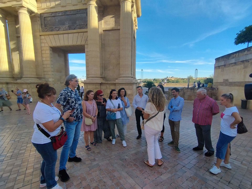 Nodo Corduba y otros colectivos del Casco Histórico reunidos en la Puerta del Puente, en una imagen de archivo