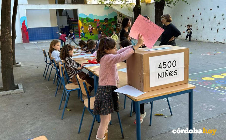 Niños y niñas del López Diéguez participan en la actividad 4500 NIÑ@S