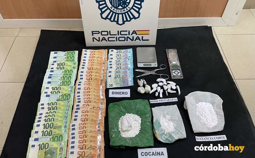 Material incautado por la Policía en Lucena