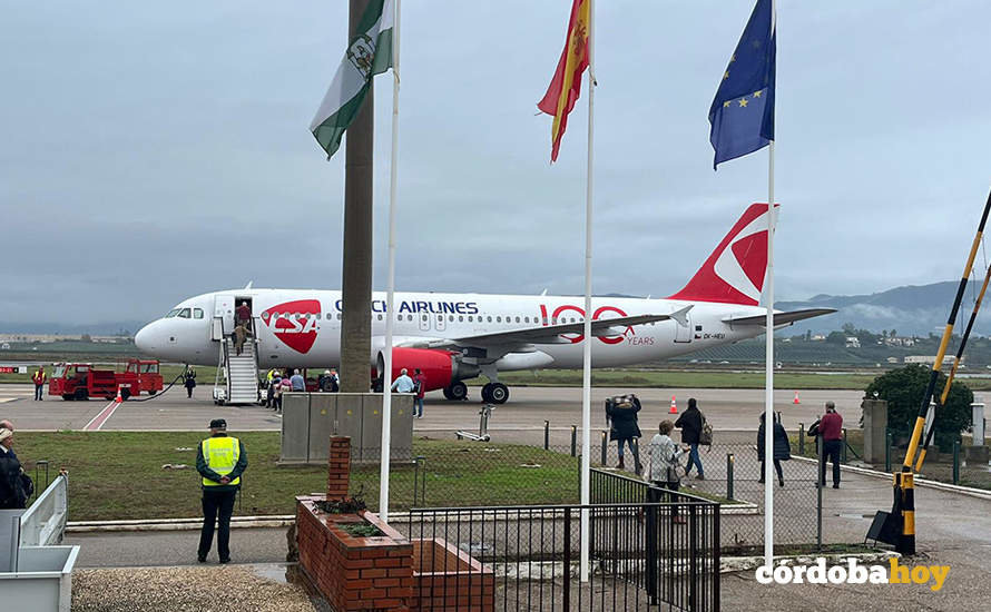 Primer vuelo comercial en el Aeropuerto de Córdoba desde 2008