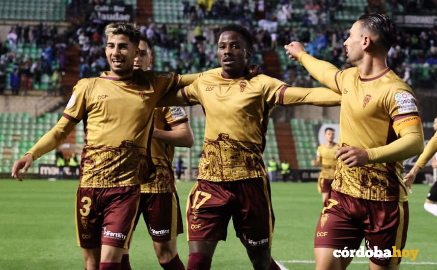 El Córdoba CF celebra el gol de Adilson