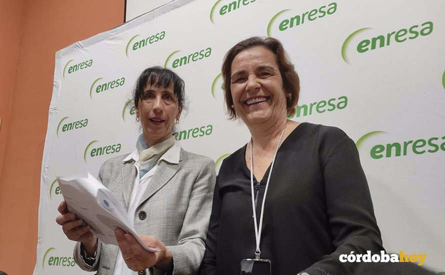 La directora de El Cabril, Eva Noguero (derecha), junto a la directora de Sostenibilidad y Comunicación de Enresa, María Pérez