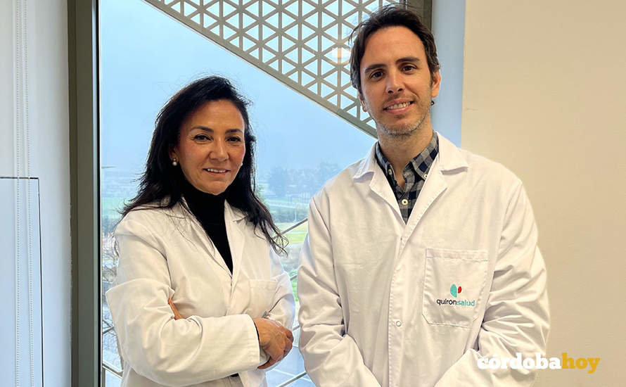 La doctora Inmaculada Herrador y el doctor Rafael Morales, de la Unidad del Dolor en el Hospital Quirónsalud de Córdoba