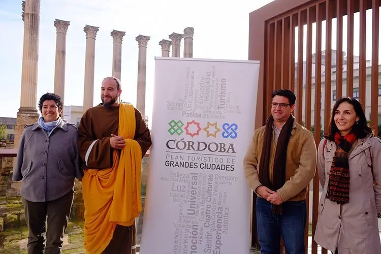 Maribel Guti&eacute;rrez (izquierda), CEO de Sexto Mario, en una de las m&uacute;ltiples actividades de divulgaci&oacute;n del mundo romano