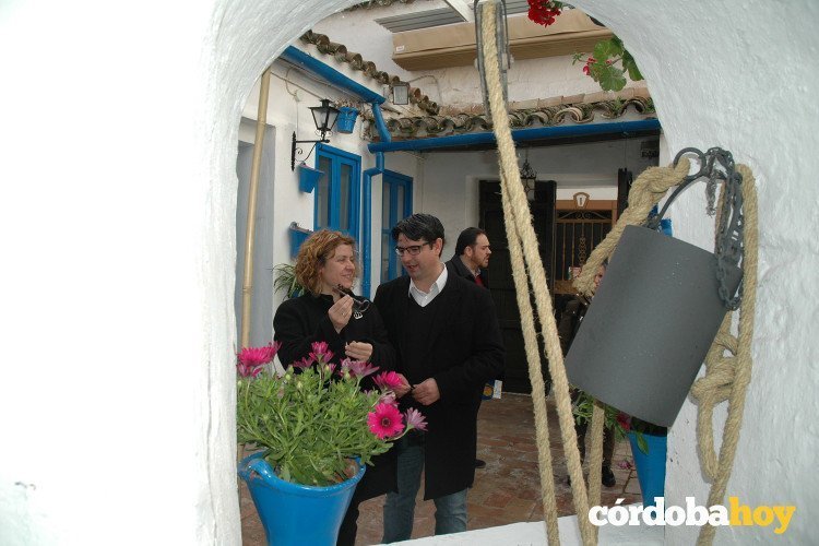 Alba Doblas y Pedro García visitan el patio de Trueque nº4