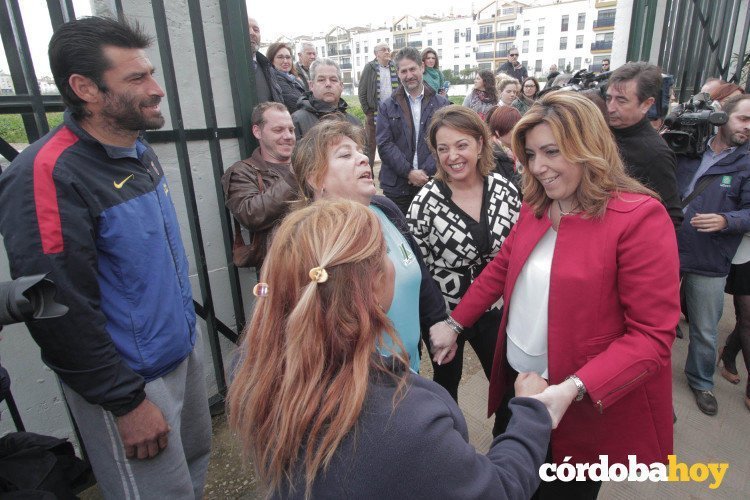 Susana Díaz y la alcaldesa de Córdoba a su llegada al colegio Duque de Rivas