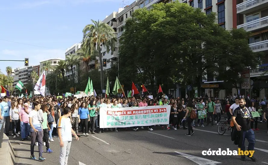 HUELGA ENSE&Ntilde;ANZA 55